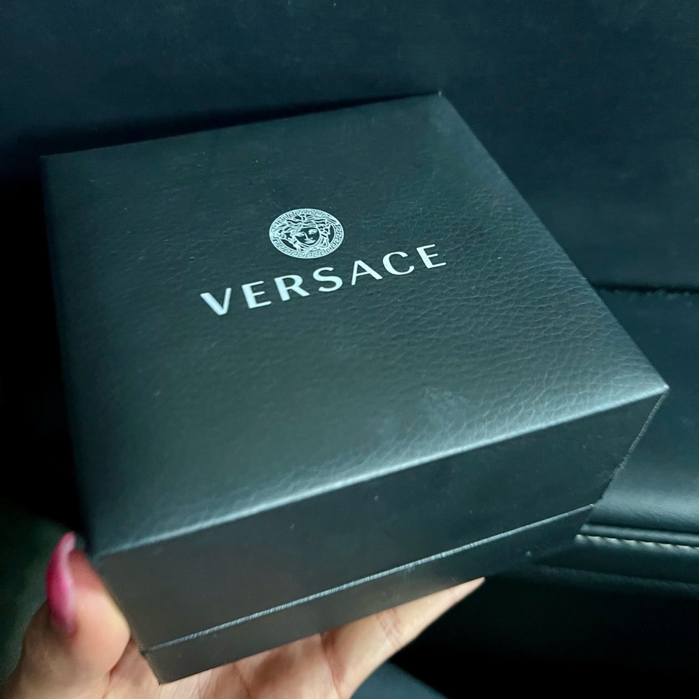 🛑 NOT FOR SALE 💕Versace Gold Tone Medusa Necklace - Picture 2 of 7